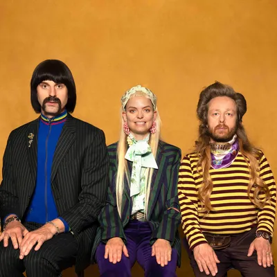 Campagnebeeld Reigen re-Erected (vierkant)