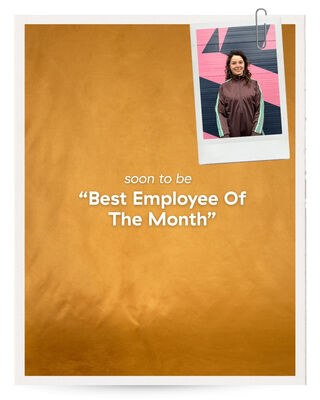 Portretfoto van kostuumontwerper Robin Kersten voor de garage rolpoort